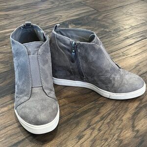 Eva & Zoe Wynn Gray Suede Wedge Ankle Boots for Women
